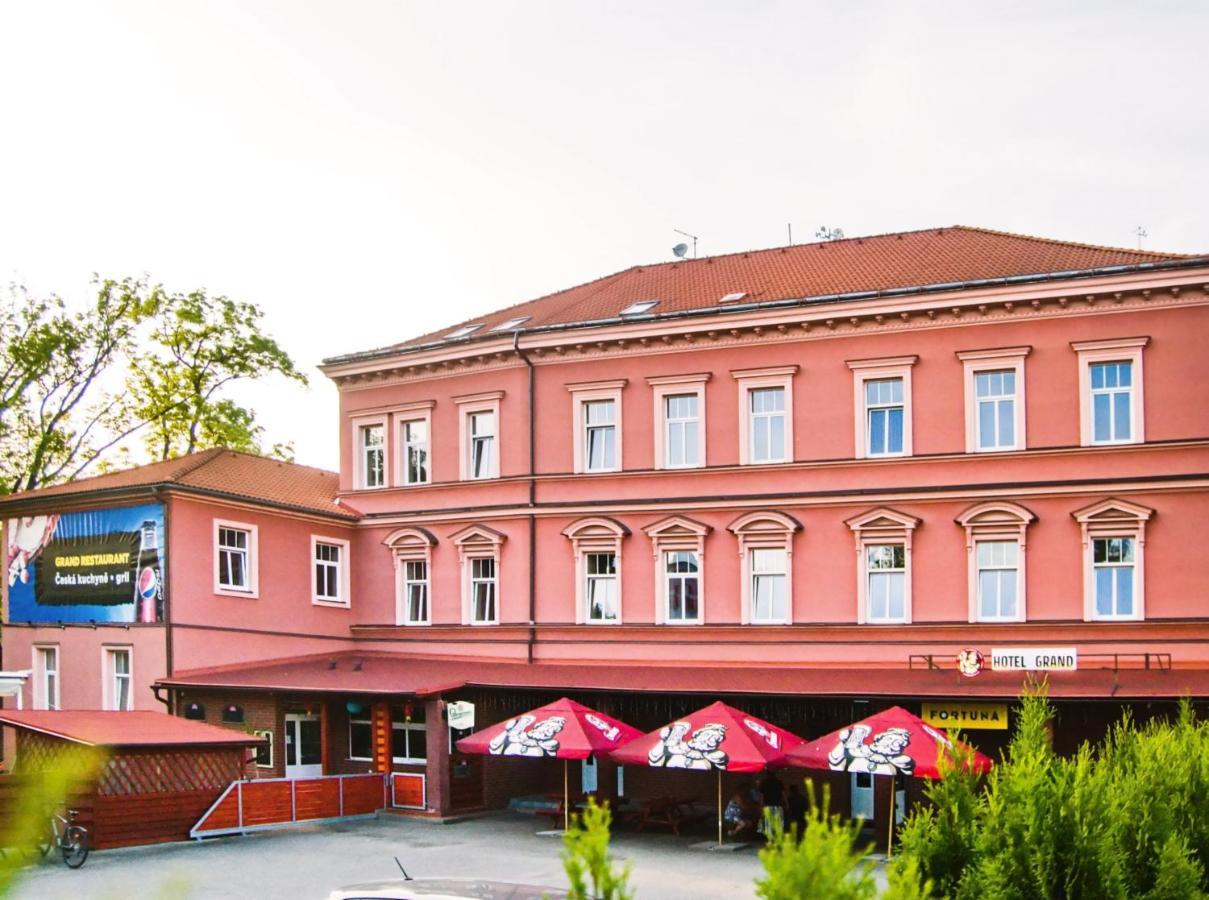 Grand Hotel Яромерж Экстерьер фото